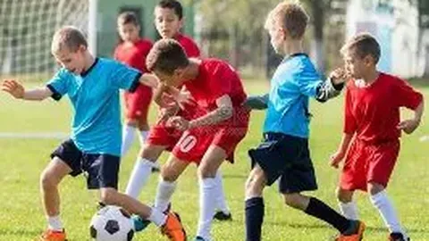 《皇家马德里热追科莫防线新星拉蒙，英超豪门竞相探秘》